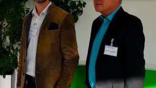 Daniel Cohn, Geschäftsführer von Protolabs Deutschland, (links) mit dem Bürgermeister von Putzbrunn, Edwin Klostermeier, bei der Eröffnung des 3D-Druck-Zentrums. (Bild: Simone Käfer)