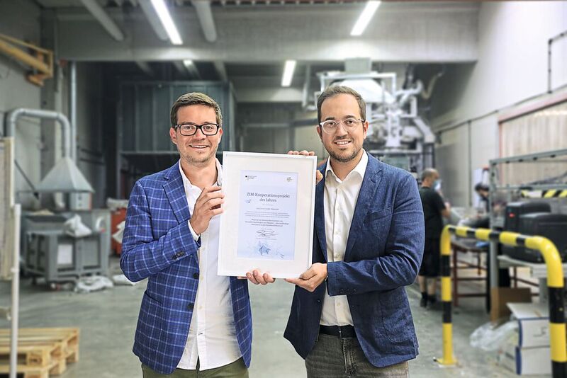 Easy2cool wurde anlässlich des Innovationstags Mittelstand 2021 für die Entwicklung seiner Paperfloc- Isolierverpackungen vom Bundesministerium für Wirtschaft und Energie (BMWi) als ZIM-Kooperationsprojekt des Jahres ausgezeichnet.