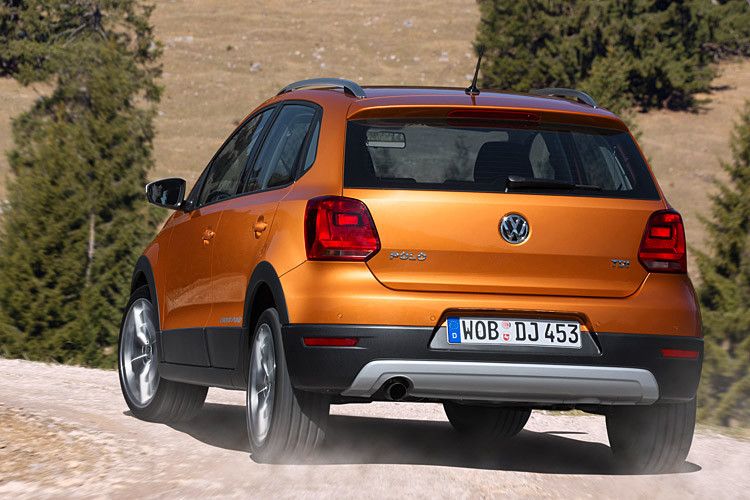 Die Motorenpalette des Cross Polo ist kleiner: Es gibt zwei Ottomotoren mit 66 kW/ 90 PS und 81 KW/110 PS sowie einen Dieselmotor mit 66 kW/90 PS. (Foto: Volkswagen)