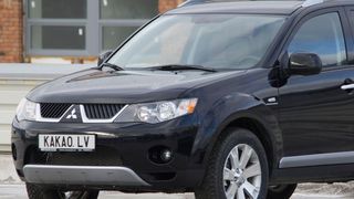 Mitsubishi ruft die zweite Generation des Outlanders zurück. (Mitsubishi Outlander 2008 10 / Kārlis Dambrāns / CC BY 2.0)