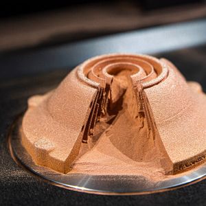 Die neue additive Fertigungsanlage kann das Kupferpulver vollständig aufschmelzen. 