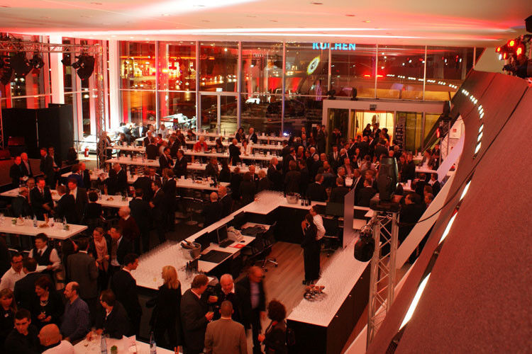 Rund 300 geladene Gäste wohnten der offiziellen Eröffnung bei – unter ihnen Audi-Deutschland-Vertriebschef Wayne Griffiths. (Foto: Hahn)
