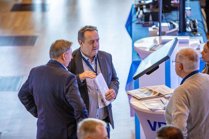 Gerade der fachliche Austausch unter den Schraubexperten untereinander ist das, was die Regionalmesse Schraubtec ausmacht. (Bild: Amelie Jehmlich/ART n Photo)