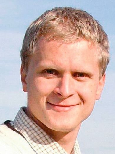 Josef Dubsky, der bei der Porsche AG den Bereich Optimierungsmethoden verantwortet, sagt: „Für die Strömungsberechnung nutzen wir die Möglichkeit der Topologieoptimierung, der ein Phänomen aus der Natur zugrunde liegt.“ (Bild: Porsche)