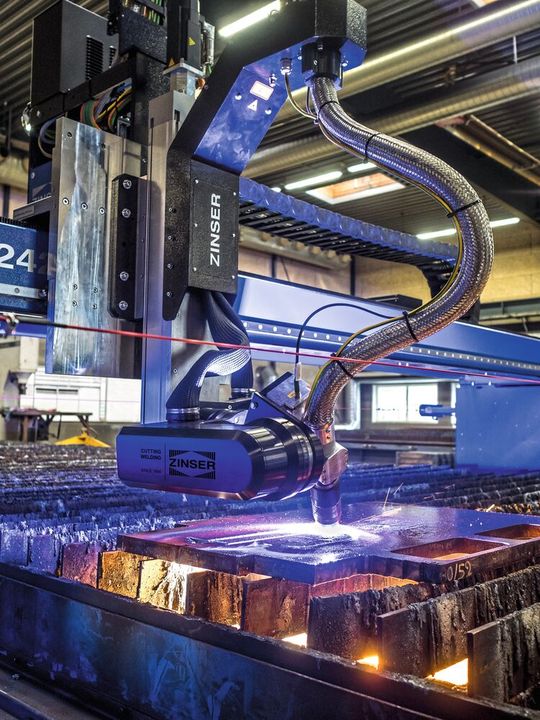 Zinser-Maschine und Software von Lantek für die optimierte Fasenerstellung in einer unterbrechungsfreien Produktion(Bild:  Zinser)