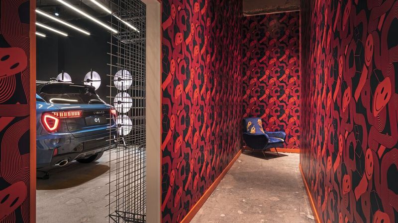 Lynk & Co ist mit auffällig gestalteten Citystores inzwischen in drei deutschen Städten vertreten. Lynk & Co ist mit auffällig gestalteten Citystores inzwischen in drei deutschen Städten vertreten.