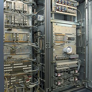 3 Überspannungsschutz  ... für die Bordstromversorgung im Transrapid. Bild 3: Rittal