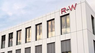 Mit dem Neubau des Firmensitzes von R+W Antriebselemente in Wörth am Main konnten nun mehrere Standorte in der Region wieder zusammengeführt werden. (R+W Antriebselemente)
