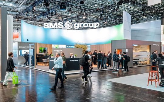 Auf der Aluminium 2026 in Düsseldorf präsentiert SMS ihr gesamtes  Technologiespektrum in Halle 5, Stand A34. (Bild:  SMS Group GmbH)