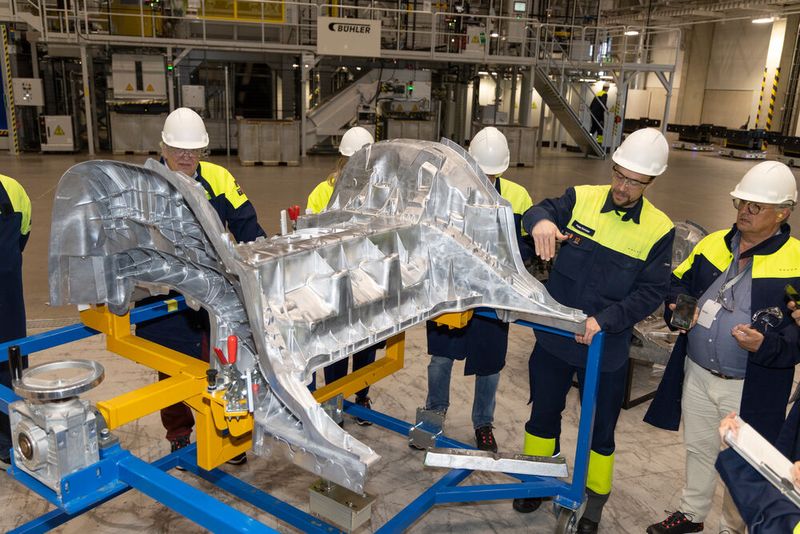 Engineering art: the 43-kilogram aluminum rear frame of the EX60, manufactured as a one-piece megacasting component. (Image:Thorsten Weigl/Volvo Cars)