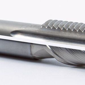 Das Schleiföl Blasogrind GTM 10 ist ideal für das Schleifen und Nachschärfen von Schneidwerkzeugen und kann von Hartmetall, Hochgeschwindigkeitsstahl (HSS) und Stahl bis hin zu Cermet für verschiedene Materialen eingesetzt werden.