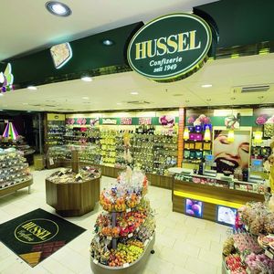 Auch die 275 Hussel-Confiserien gehören zur Douglas-Gruppe.