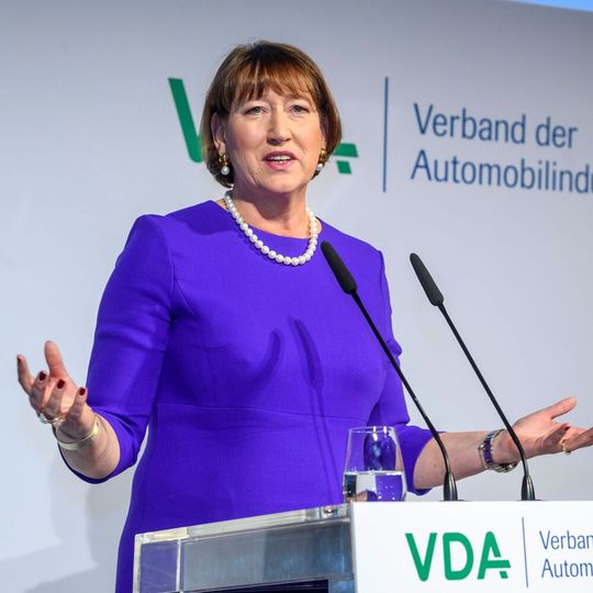 VDA-Präsidentin Hildegard Müller stellt das Konzept der IAA 2021 vor.(Bild:  Peter Himsel/VDA)