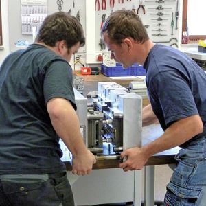 Präzision ist bei Quittenbaum das A und O des Geschäftes. Mit selbst ausgebildeten Fachkräften wird der Werkzeugbaumeister Heinz Quittenbaum den hohen Ansprüchen an Werkzeuge und Stanzteile gerecht.