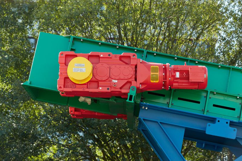 Bei einer Leistung von 37 kW und einer Untersetzung von 118:1 besteht der gesamte Antrieb aus Standardkomponenten. (Bild: SEW)