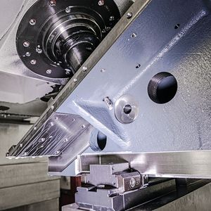 Das Rückwärts-Plan­senken macht das Umspannen des Werkstücks überflüssig, was nicht nur der Wirtschaftlichkeit, sondern auch der Präzision zugutekommt. Das Ziel des Wechsels vom Aufsteckwerkzeug zum autonom arbeitenden Heule-Werkzeug war eine deutliche Effizienzsteigerung.