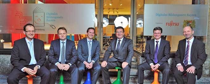Dr. Christoph Habammer, Leiter der Stabsstelle des IT- Beauftragten; Jürgen Böhm, Schulleiter der Realschule Arnstorf; Sven Mulder, Senior Director Öffentliche Auftraggeber Deutschland bei Fujitsu, Franz Josef Pschierer, Staatssekretär im Bayerischen Staatsministerium der Finanzen und IT-Beauftragter der Bayerischen Staatsregierung; Bernd Sibler, Staatssekretär im Bayerischen Staatsministerium für Unterricht und Kultus; und Alfons Sittinger, Bürgermeister Marktgemeinde Arnstorf (Archiv: Vogel Business Media)