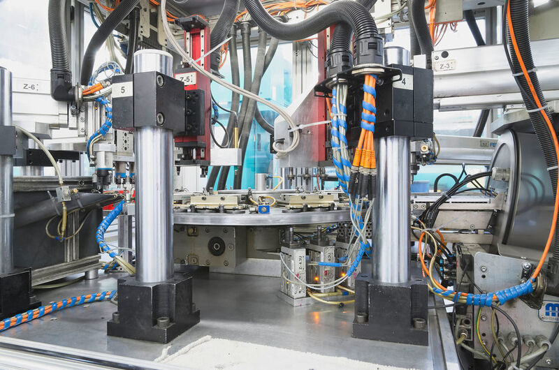 Der Fibro-Rundtisch in dieser Montageanlage hat sich seit zehn Jahren im Dreischichtbetrieb bewährt. In neuen Anlagen wird der Fibrodyn DM seine Aufgabe übernehmen. (Fibro)