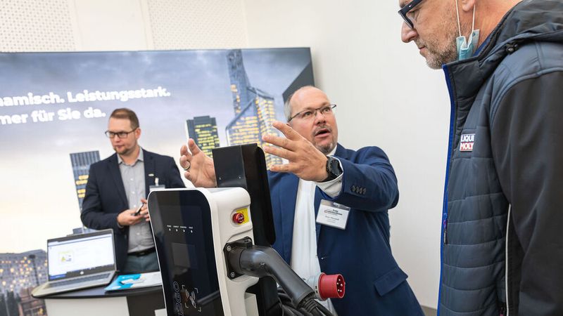 Am Stand von Eurogarant gab es Ladetechnik für Elektromobile zu sehen. (Stefan Bausewein)