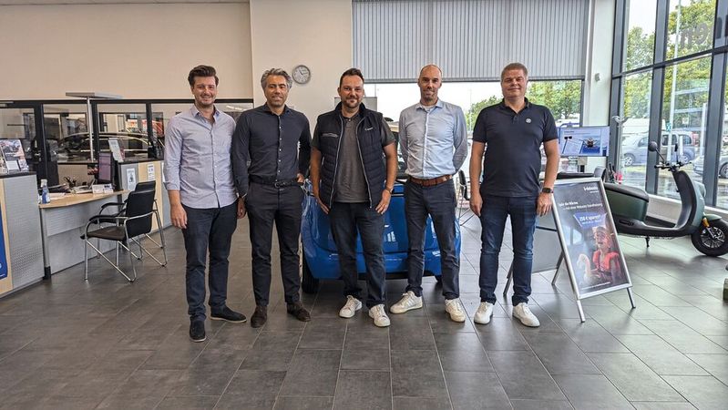 Julian Hofmann von Mezger (Mitte) und seine Digitalisierungspartner: (v. l.) Ferdinand Döttinger und Philipp Haac von Repareo sowie Daniel Pfeiffer und Frank Mauder von ZF Aftermarket.(Bild:  Rosenow – VCG)