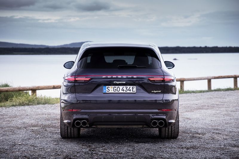 Das Typenschild am Heck gibt Aufschluss über den Motor. (Bild: Porsche)