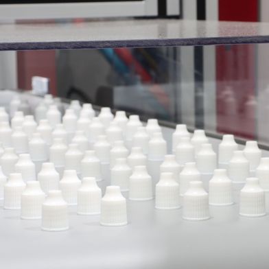 Die MicroPower Arbeitszelle vereint alles, was es zum Produzieren braucht, auf nur zwei Quadratmetern. (Bild: Wittmann)