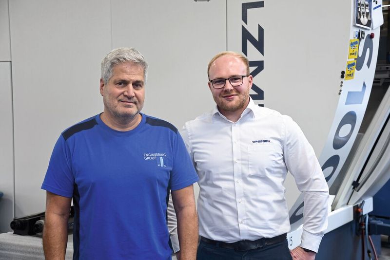 The team led by Michael Gerhardt (left) is currently testing the machining of OP20 in all aspects, often in consultation with Marcel Ferenz. (Image:Gressel)