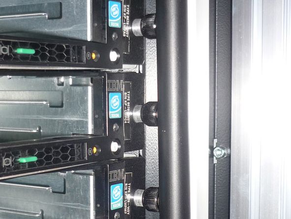 Jeder Server ist mit einem RFID-Tag ausgestattet. So lässt sich automatisch ermitteln, in welchem Rack welcher Server steht. Dies vereinfacht die Inventarisierung und das aktive Asset-Management. (Archiv: Vogel Business Media)