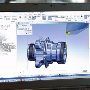 Im ersten Arbeitsschritt wird das Werkstück mit Hilfe der CAD/CAM-Softwareanwendung programmiert.