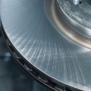 Cross grinding pattern on a hard-material-coated brake disc.(Source:  Nagel Technologies)