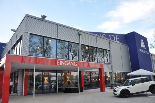 Der freie Gebrauchtwagenhändler „Dat Autohus“ hat in Bremen seinen zweiten Standort eröffnet. (Foto: Richter)