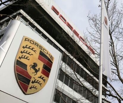 Bei Porsche registriert man immernoch eine gewisse Schieflage in Sachen Konjunktur. Es gibt demnach mehrere Gründe zum Gegensteuern. Nun sollen auch weitere Sparmaßnahmen diskutiert werden ...(Bild:  Porsche)