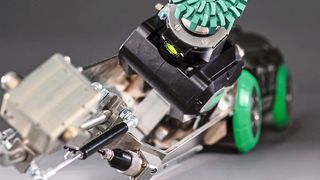 Viel Technik bei kleinem Volumen, individuell aufgebauter Kanalroboter leistet Großes. (Bild: Pipetronics)