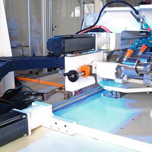 Werkzeugbestückung einer axialen Stauchanlage: Transfluid prüft bei seiner kundenspezifischen Werkzeugentwicklung auch die Herstellbarkeit.