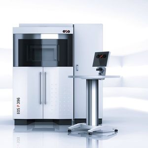 Mit der Eos P 396 ist jede erdenkliche Form realisierbar. Ein Laserstrahl baut aus einem feinen Pulverwerkstoff Schicht für Schicht das Bauteil auf.