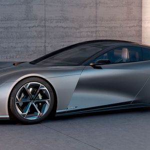 Der knapp 4,80 Meter lange Kaveya soll fast 1.200 PS leisten können.(Bild:  Karma Automotive)