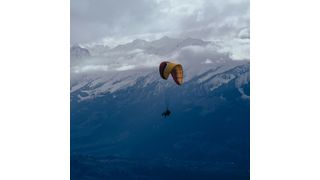 In einer Welt, in der KI standardisierte Aufgaben übernimmt und eine „uniformierte Ästhetik“ droht, wird der Mut zum Unkonventionellen zum entscheidenden Wettbewerbsvorteil. (Bild: Unsplash)