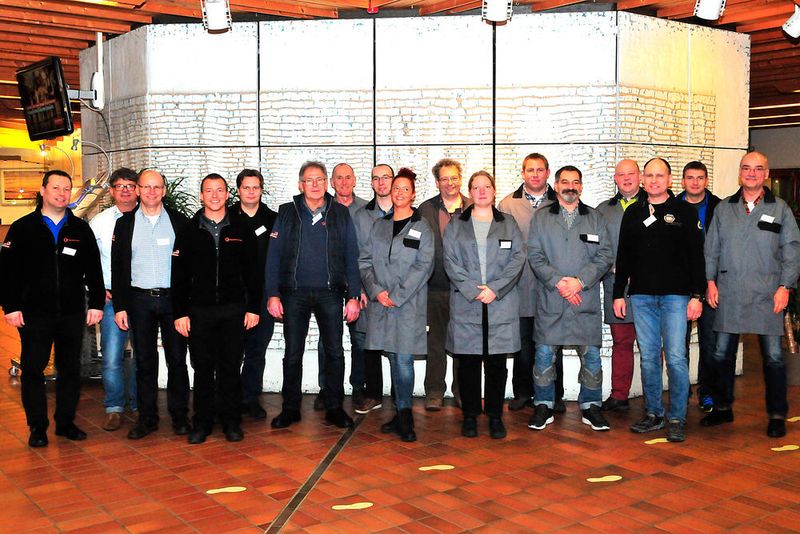 Bewertet wurden die Teilnehmer von Experten, die aus dem gesamten Bundesgebiet angereist waren. Viele von ihnen waren selbst einmal Teilnehmer am PLW, einige haben es sogar bis zu den World Skills geschafft. (Schmidt)