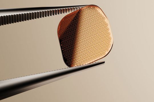 Mikrochip zur Wiederherstellung zentralen Sehvermögens bei fortgeschrittener Makuladegeneration.(Bild:  Science Corporation)