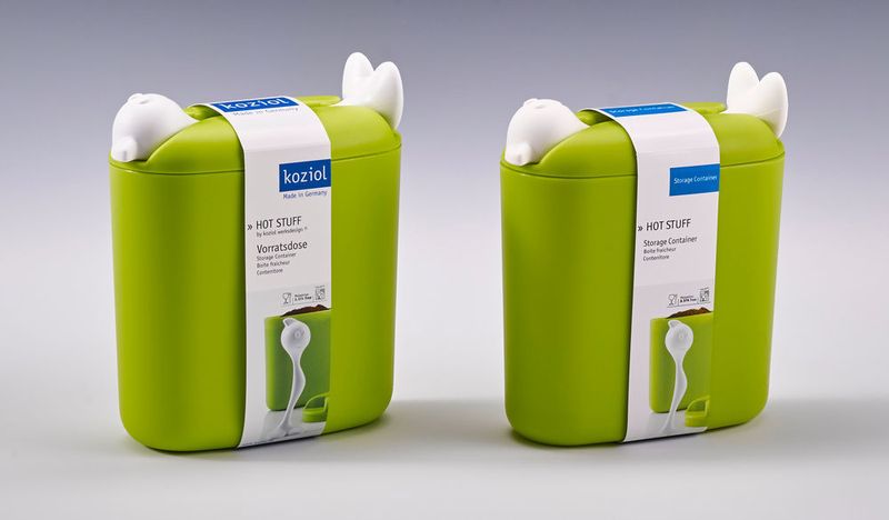 Die Vorratsdose „Hot Stuff“ stammt original (links) von Koziol ideas for friends GmbH aus Deutschland, plagiiert (rechts) durch Glocalize SPA aus Chile. Produktdesign, Produktname, Werbe-Banderole sowie Koziol-Schrifttypo wurden 1:1 kopiert; lediglich der Firmenname „Koziol“ wurde nicht übernommen. (Aktion Plagiarius e.V.)