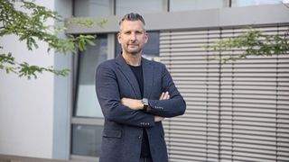 Ralph Kranz erarbeitet mit dem Händlerverband betriebswirtschaftlich sinnvolle Stundenverrechnungssätze für Elektroautos. (Bild: Volvo)