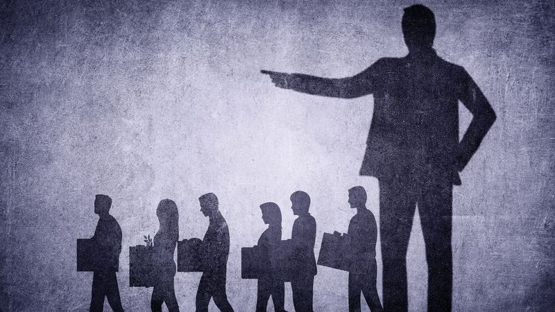 Massenentlassungen folgen eigenen Regeln, die Unternehmen beachten sollten. Sonst sind die Kündigungen unwirksam.(Bild:  ArtemisDiana - adobe.stock.com)