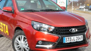 Lada betritt mit dem Vesta Design-Neuland. (Grimm / »kfz-betrieb«)