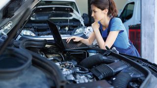 Wer ab dem 1. April an sicherheits- und diebstahlrelevanten Fahrzeugsystemen arbeiten möchte, benötigt ein sogenanntes Sermi/SERMA-Zertifikat. (Bild: Svitlana - stock.adobe.com)