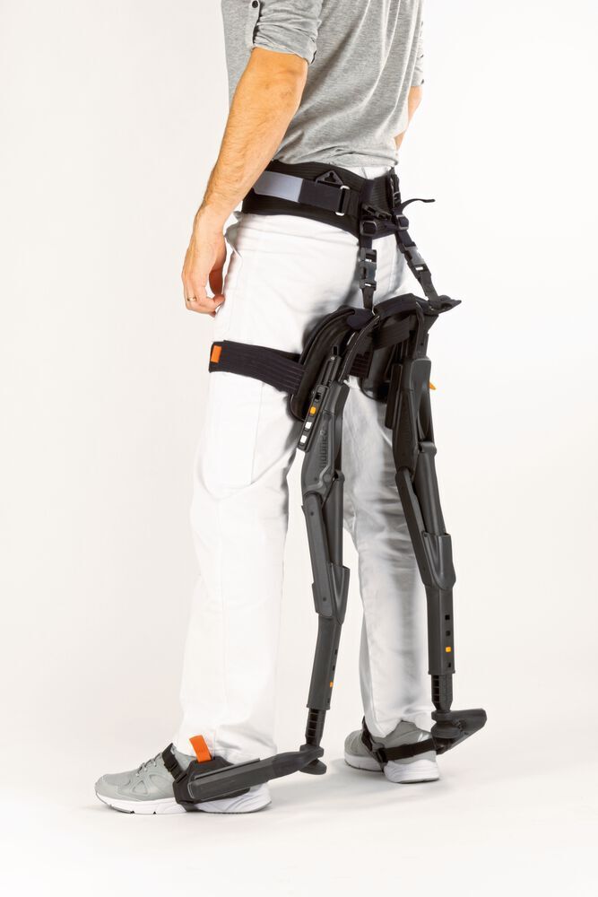 Mit der neuen Produktgeneration, dem Chairless Chair 2.0, bietet Noonee neben einem noch komfortableren und leichteren Exoskelett auch ein digitales Training an.