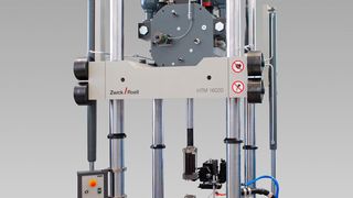 Die Hochgeschwindigkeitsprüfmaschine HTM 16020. (Zwick-Roell)