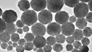 Kontrollierte Selbst-Anordnung von Nanopartikeln in Kompositen für verbesserte Materialeigenschaften. Hier: hierarchische Partikelanordnung im Emulsionsverfahren. (Bild: INM - Leibniz-Institut für Neue Materialien)