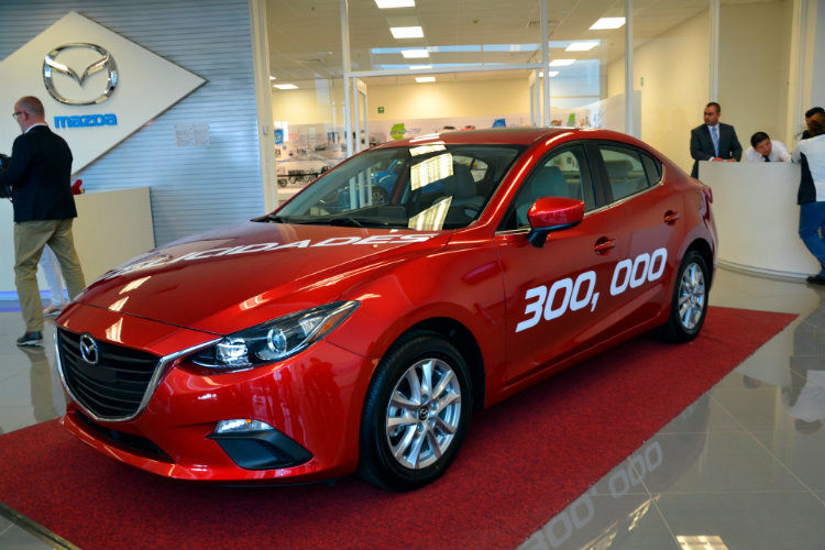 Auch dem 2014 eröffneten Mazda-Werk in Salamanca stattete die Reisegruppe einen Besuch ab. (Mauritz)