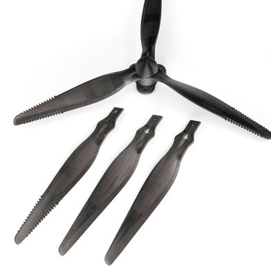 What you can see here are the first fully automatically produced composite rotor blades made of thermoplastic CFRP for drones. The company that has mastered this production process is called Engel. It will be presented at the JEC World 2026 in Paris. (Source: Angels)