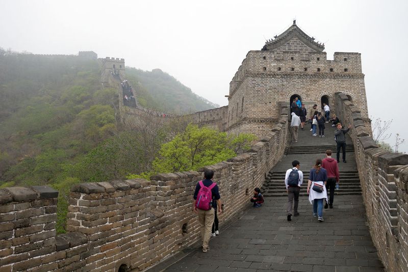 Sie schützte das chinesische Kaiserreich einst vor Angriffen aus dem Norden und gilt mit über 21.000 Kilometern Länge als das größte Bauwerk der Welt. (Wehner/»kfz-betrieb«)